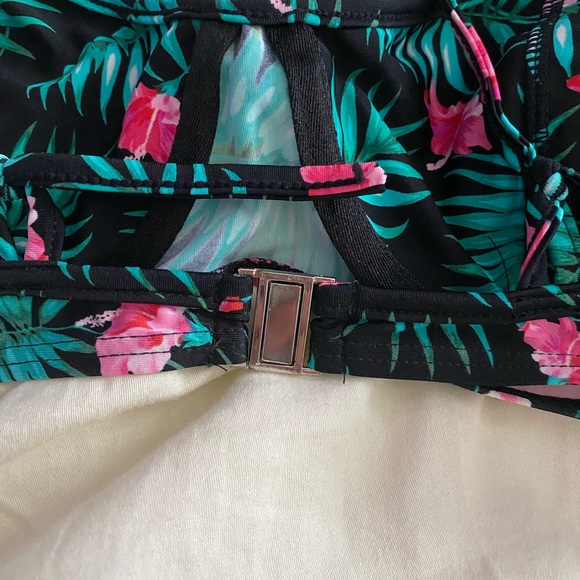 Tropical Print Underwire Bikini Top - Picture 3 of 7